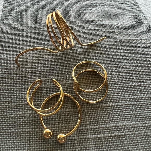 Pre-Bundled!! Gold tone geometric boho wire hanging earrings & 5 wire rings - Picture 2 of 5
